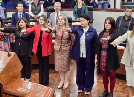 Con voto en contra del PAN, Sara Rocha es presidenta de la Directiva