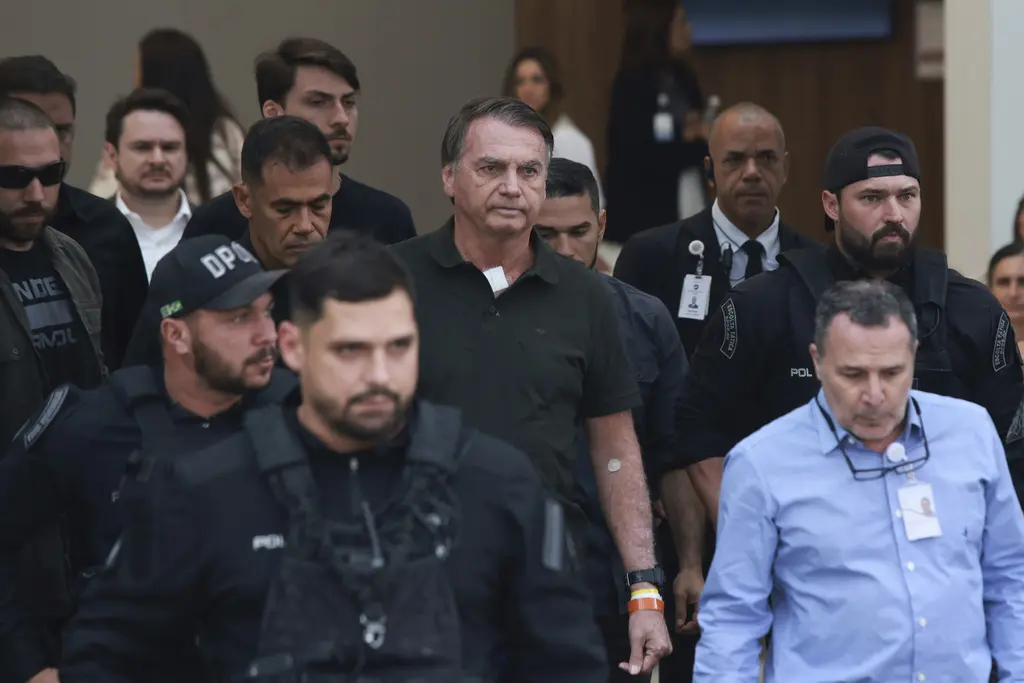 Jair Bolsonaro acude al hospital tras sentencia por intento de golpe