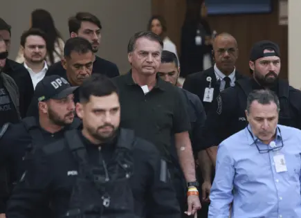 Jair Bolsonaro acude al hospital tras sentencia por intento de golpe