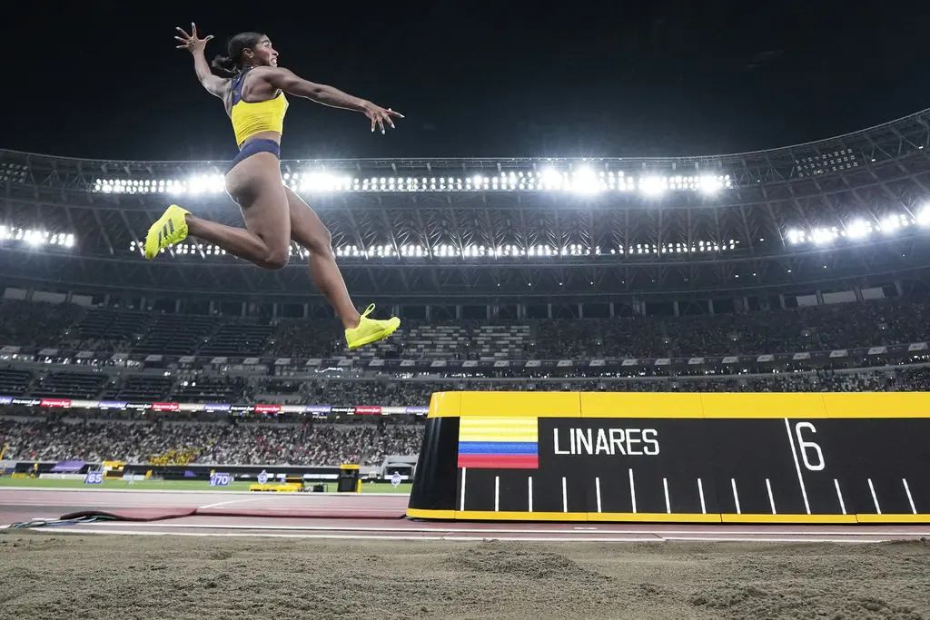 Natalia Linares se cuelga bronce en Mundial de atletismo