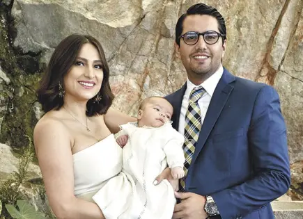PATRICIO ES BAUTIZADO INGRESA A LA FAMILIA DE CRISTO