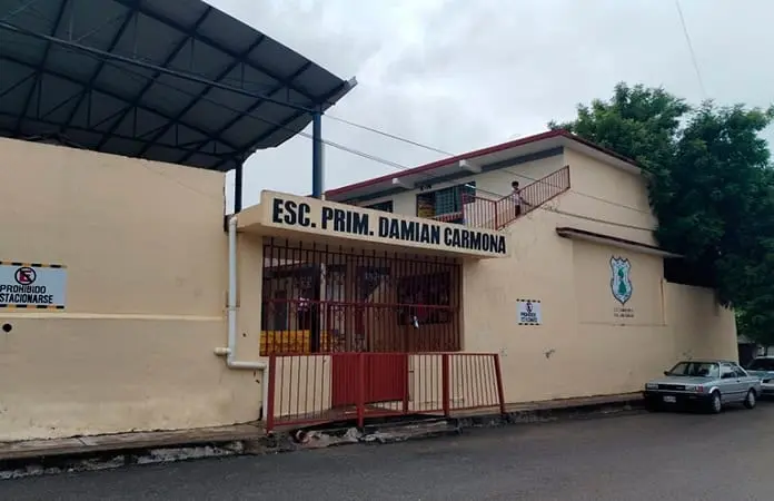Primaria Damián Carmona, sin escritura de propiedad