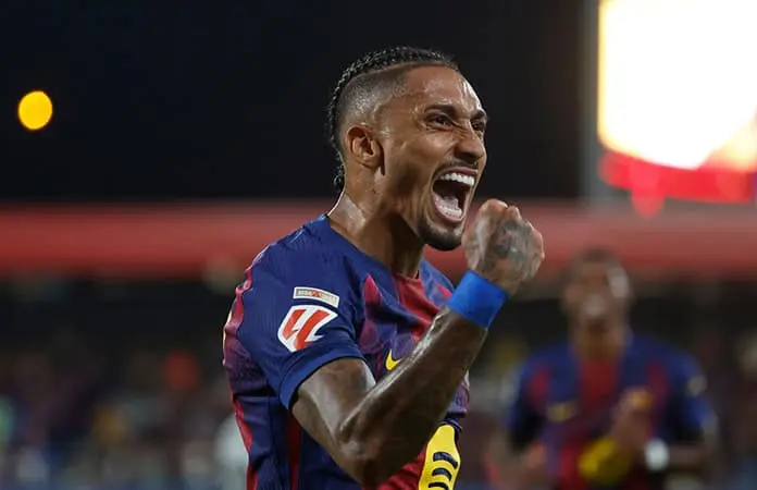 Raphinha regresa al once y regala el liderato al Barça