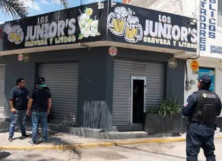Borrachos arman sainete en tianguis de Las Vías