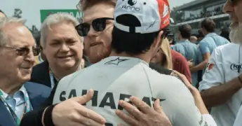 "Checo" Pérez respalda a Canelo tras derrota contra Crawford