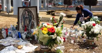 Crece memorial de víctimas de explosión