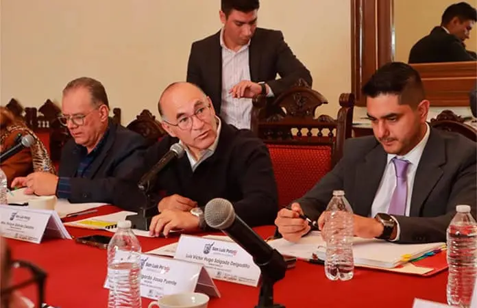 Cuestiona edil entrega de lote a la CMIC