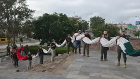 Izan Bandera Monumental en la capital potosina