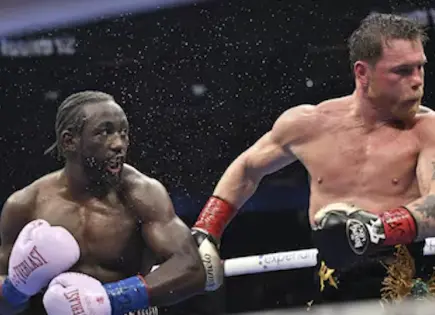 Óscar de la Hoya se burla de Canelo tras derrota con Crawford