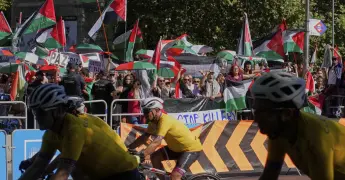 Protestas propalestinos interrumpen etapa final de la Vuelta a España