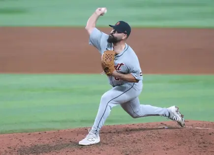 Urquidy regresa y logra una victoria