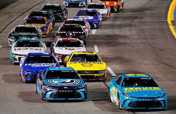 Adiós de NASCAR a México es temporal