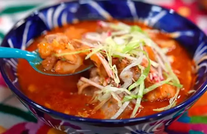 Aumenta demanda y oferta de pozole por las fiestas patrias