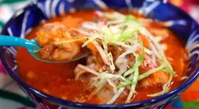 Aumenta demanda y oferta de pozole por las fiestas patrias