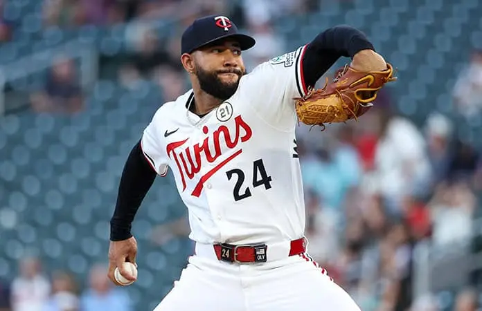 Humillan Mellizos a Yankees por 7-0
