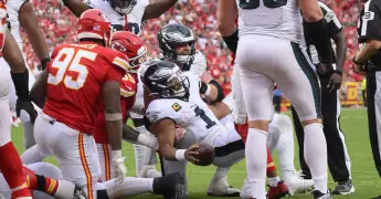Jalen Hurts comanda triunfo de los Eagles sobre Kansas City