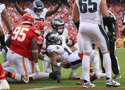Jalen Hurts comanda triunfo de los Eagles sobre Kansas City