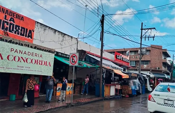 Maleantes intentan extorsionar a los locatarios