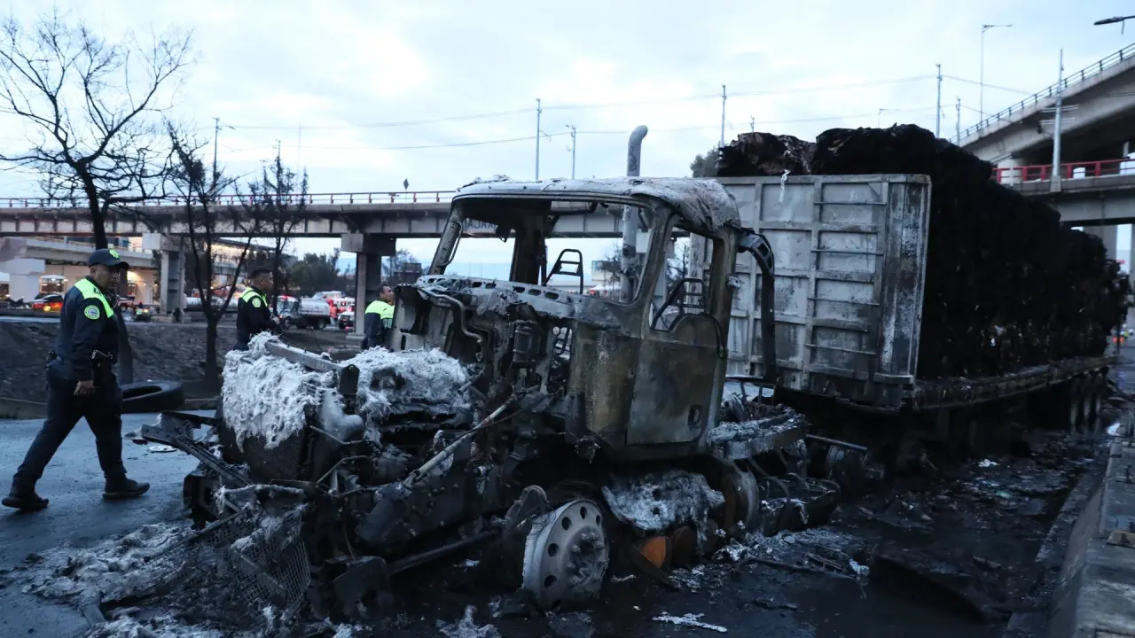 Suman 19 fallecidos por explosión de pipa de gas en Iztapalapa