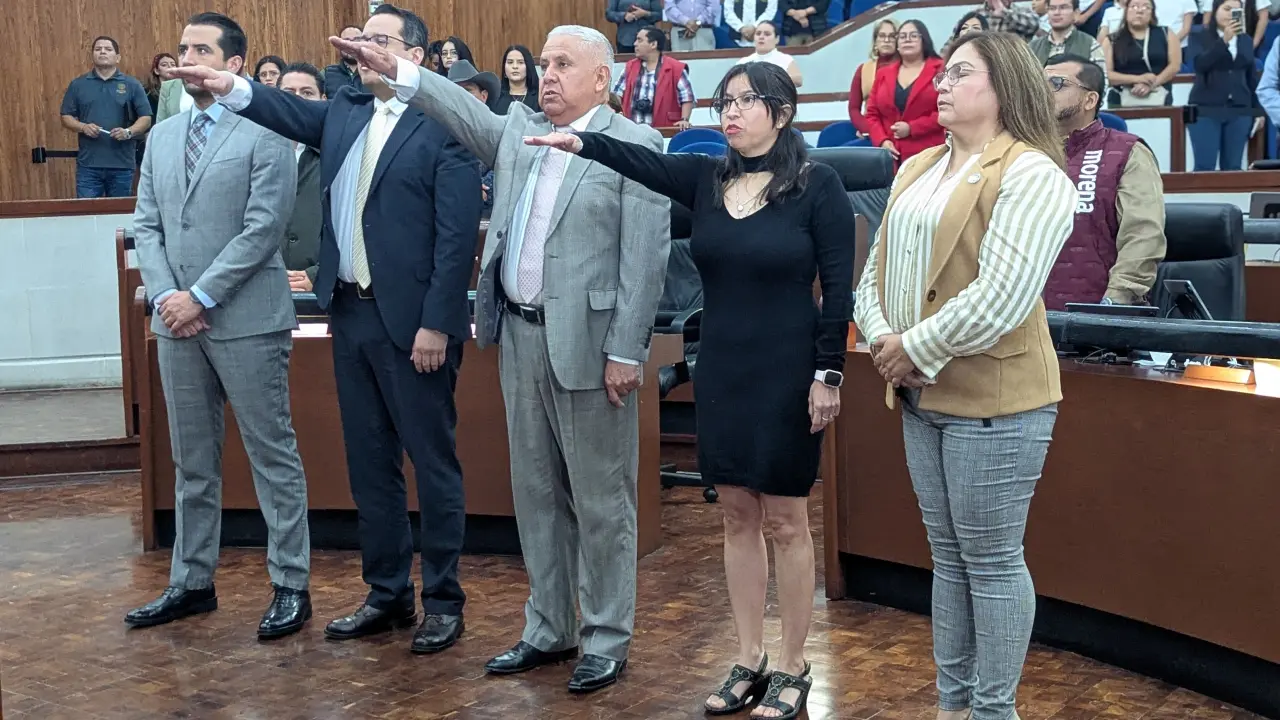 Rinden protesta integrantes del Órgano de Administración del PJE