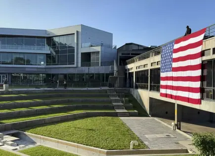 Estudiantes vuelven con solemnidad al campus de Utah tras asesinato de Charlie Kirk Estudiantes vuelven con solemnidad al campus de Utah tras asesinato de Charlie Kirk