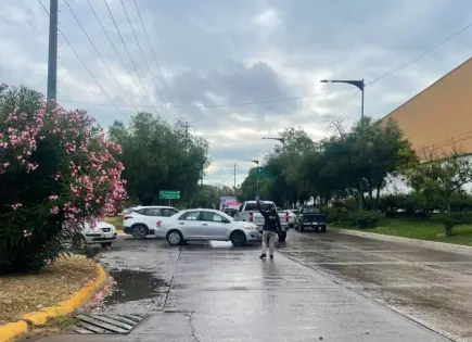 Mantienen cierre en tramo del bulevar Río Santiago Mantienen cierre en tramo del bulevar Río Santiago