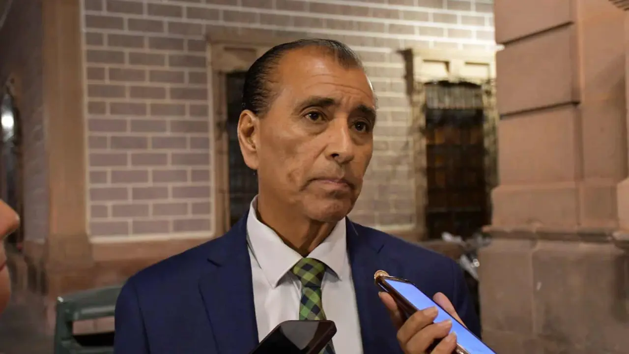 Torres Cedillo admite retraso