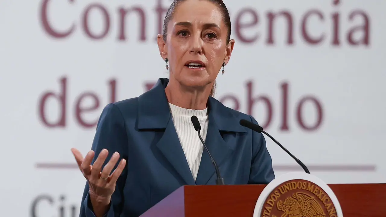 Claudia Sheinbaum defiende la libertad de expresión en actos oficiales