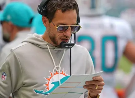 Mike McDaniel pide calma para Dolphins
