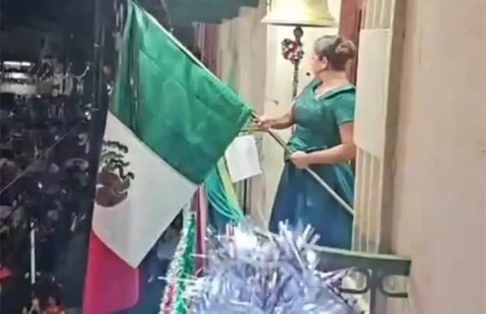 Pifias patrióticas, una bandera de cabeza