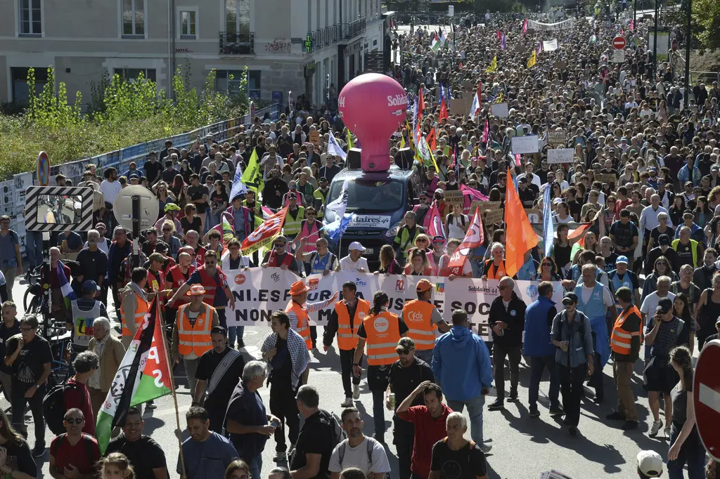 Protestas masivas en Francia contra Macron y su gobierno