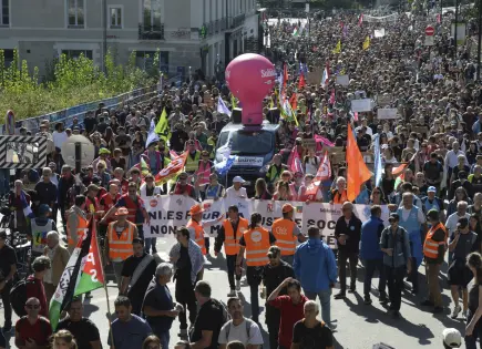Protestas masivas en Francia contra Macron y su gobierno Protestas masivas en Francia contra Macron y su gobierno