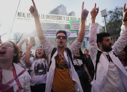 Senado argentino debate revocación de veto de Milei a fondos para provincias