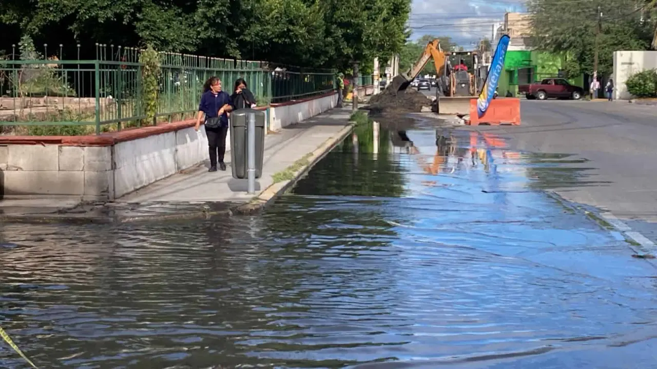 Fotografía por Alberto Martínez | Fuga de aguas negras en Zapata & Benigno Arriaga