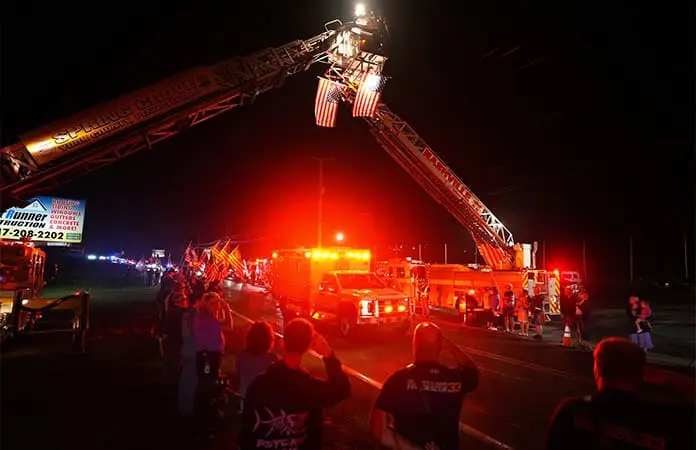 Acosador mata a tres policías
