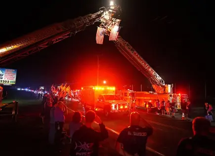 Acosador mata a tres policías