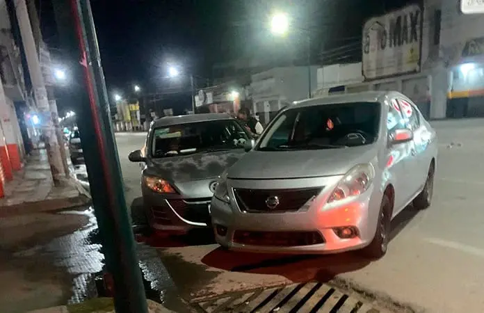 Chocan dos carros en avenida Gálvez