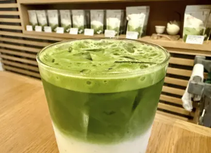 Escasez y aranceles impactan en mercado del matcha