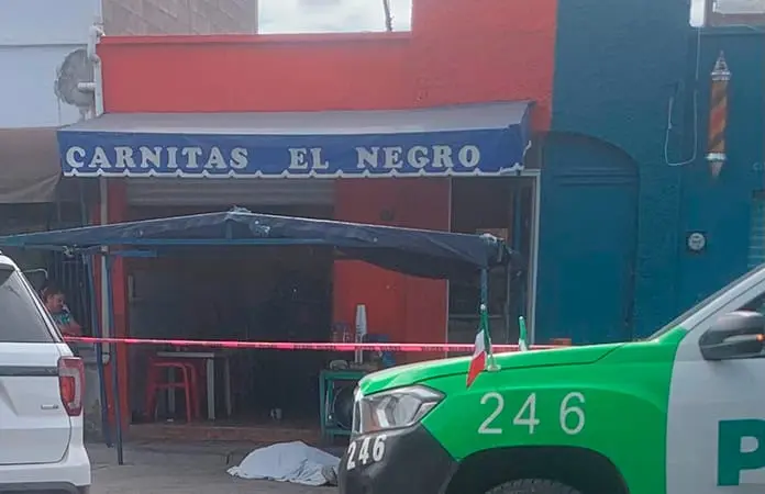 Carnicero murió frente a su local.
