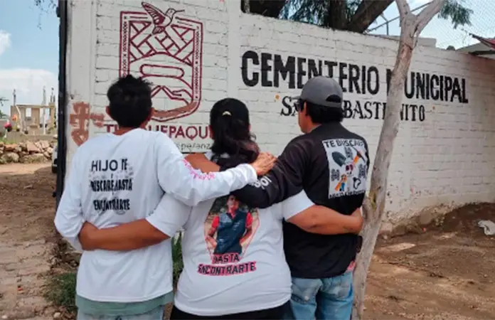 Hallan 31 cuerpos sepultados clandestinamente en panteón de Jalisco