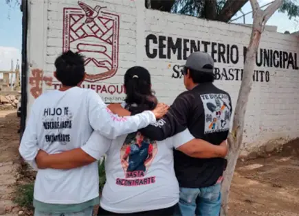 Hallan 31 cuerpos sepultados clandestinamente en panteón de Jalisco Hallan 31 cuerpos sepultados clandestinamente en panteón de Jalisco