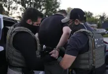 Más de 400 arrestos en Chicago por agentes de inmigración Más de 400 arrestos en Chicago por agentes de inmigración