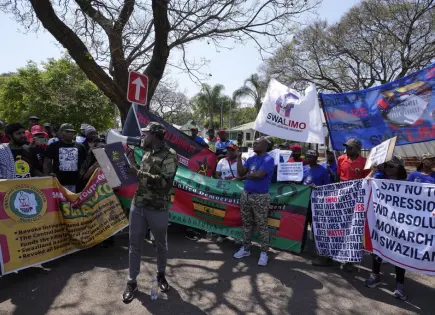 Protesta de activistas de Esuatini contra acuerdo de deportación en embajada de EEUU