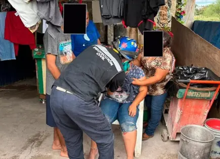 Se desploma barda y lesiona a mujer