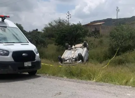 Fallece una mujer tras volcadura en Mexquitic