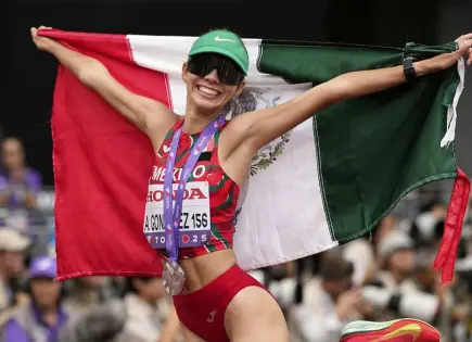 Alegna González se baña de plata en Tokio