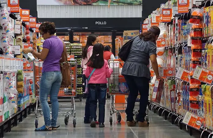 Consumo privado tuvo ligeros avances en agosto y septiembre