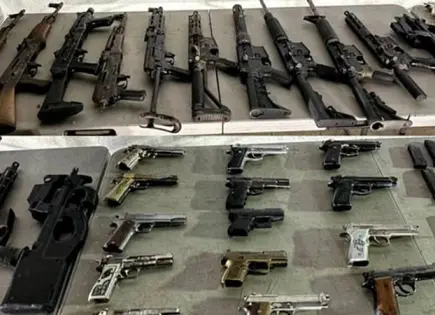 Decomisan armas y droga en penal de Culiacán