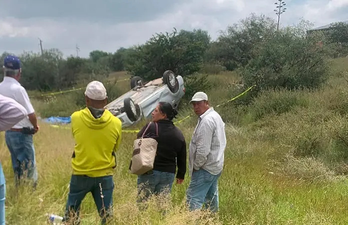 Fallece hombre cuando cambiaba llanta a su carro