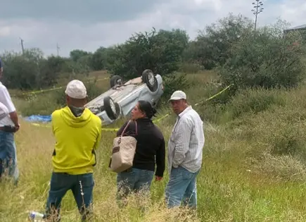 Fallece hombre cuando cambiaba llanta a su carro